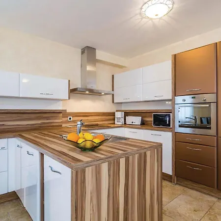 Holiday home 4 Bedroom Beautiful In Turcic *