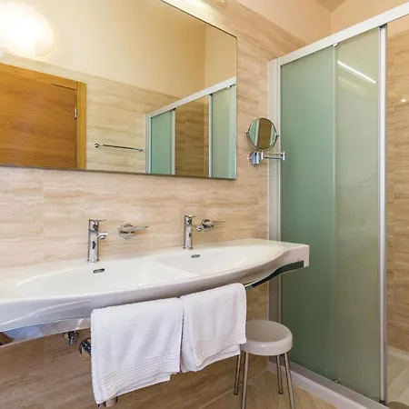 4 Bedroom Beautiful In Turcic * Vantacici