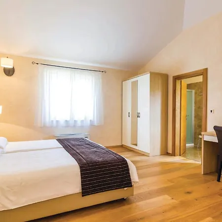 4 Bedroom Beautiful In Turcic Feriehus *