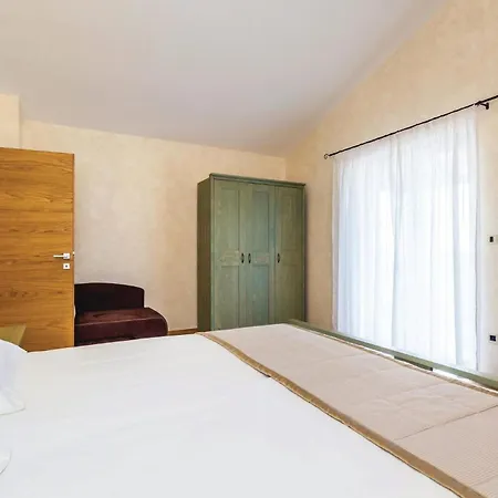 4 Bedroom Beautiful In Turcic *