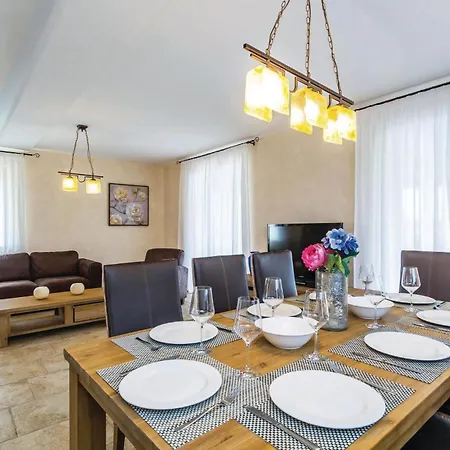 4 Bedroom Beautiful In Turcic *