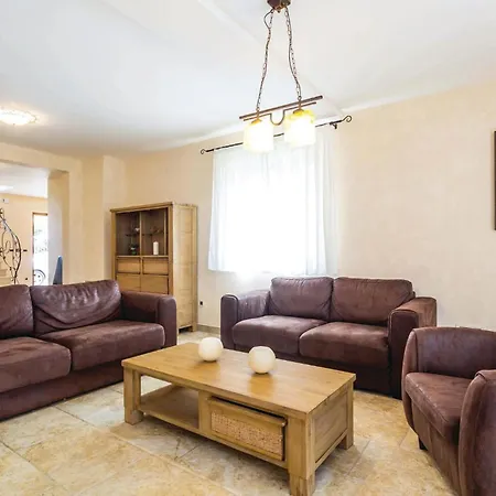 Holiday home 4 Bedroom Beautiful In Turcic Vantacici