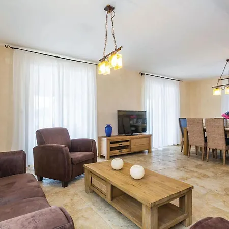 4 Bedroom Beautiful In Turcic *