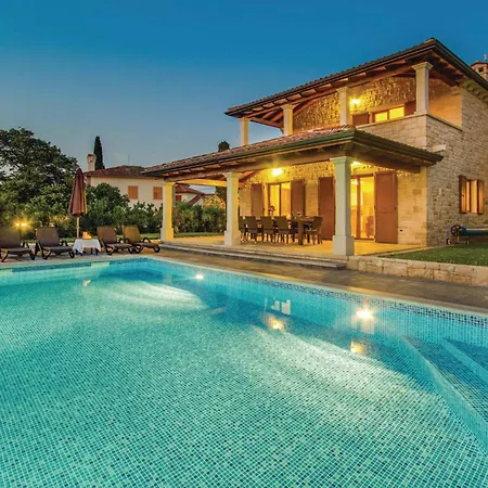 4 Bedroom Beautiful In Turcic