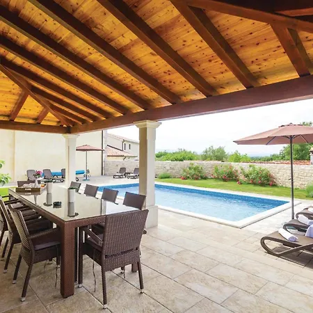 4 Bedroom Beautiful In Turcic * Vantacici