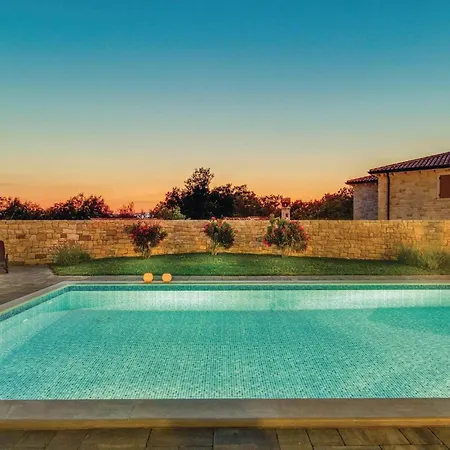 4 Bedroom Beautiful In Turcic *