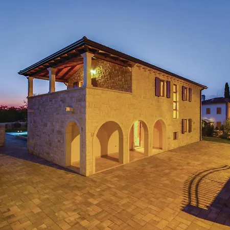 4 Bedroom Beautiful In Turcic * Vantacici