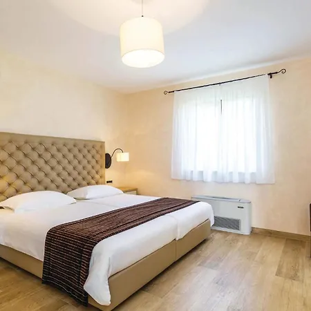 4 Bedroom Beautiful In Turcic * Vantacici