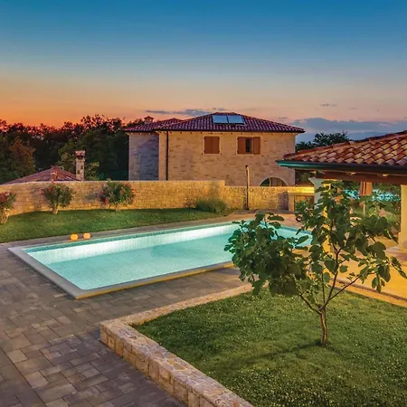 4 Bedroom Beautiful In Turcic