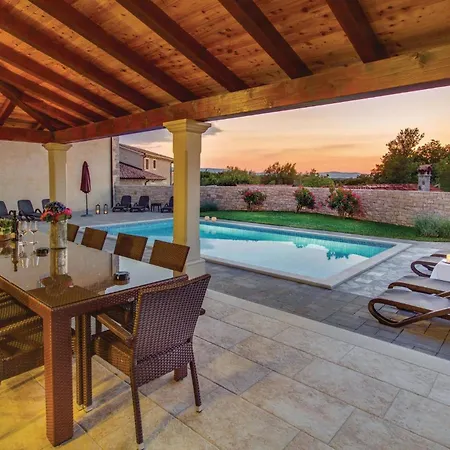 4 Bedroom Beautiful In Turcic Vantacici