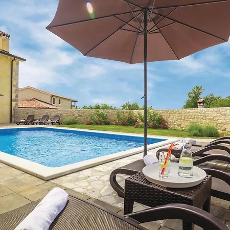 Holiday home 4 Bedroom Beautiful In Turcic