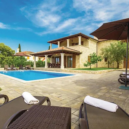 4 Bedroom Beautiful In Turcic