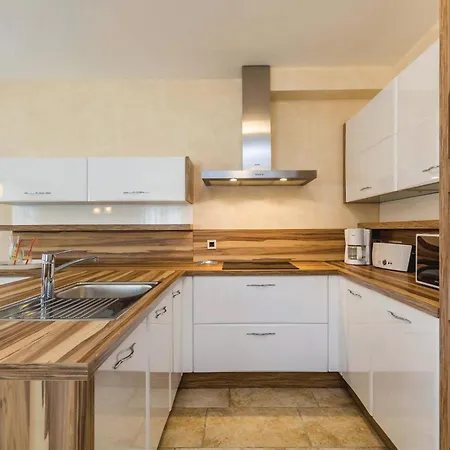 Feriehus 4 Bedroom Beautiful In Turcic *