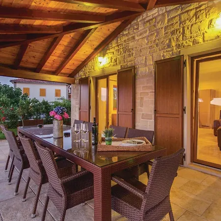 Holiday home 4 Bedroom Beautiful In Turcic *