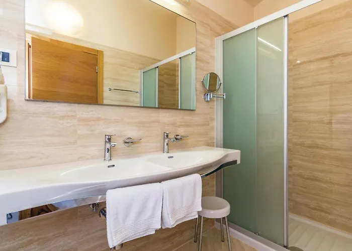 4 Bedroom Beautiful In Turcic * Vantacici