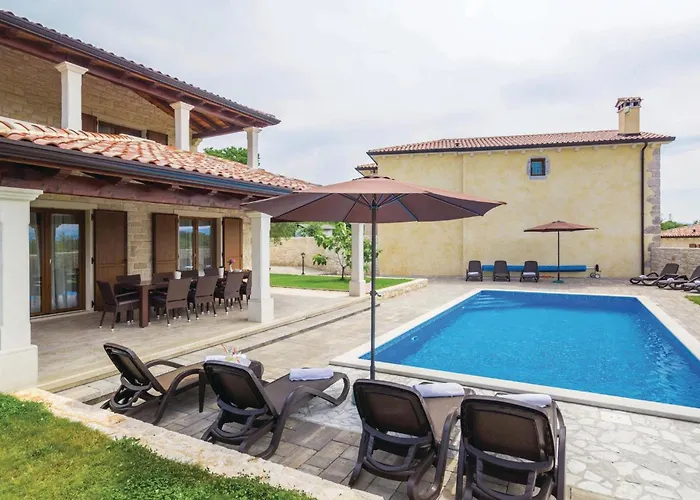 4 Bedroom Beautiful In Turcic Σπίτι διακοπών