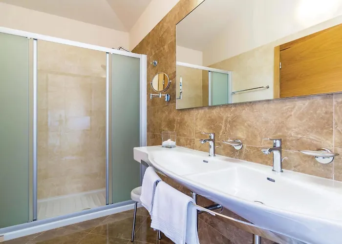 4 Bedroom Beautiful In Turcic * Vantacici
