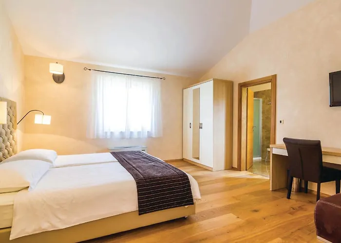 4 Bedroom Beautiful In Turcic Σπίτι διακοπών *