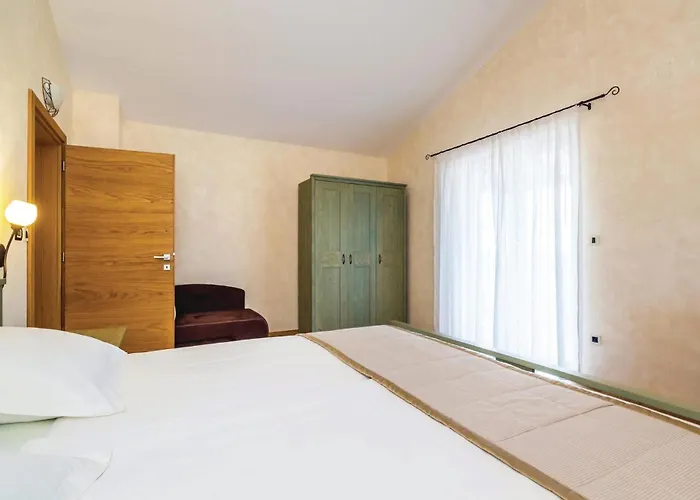 4 Bedroom Beautiful In Turcic *