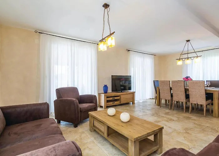 4 Bedroom Beautiful In Turcic *
