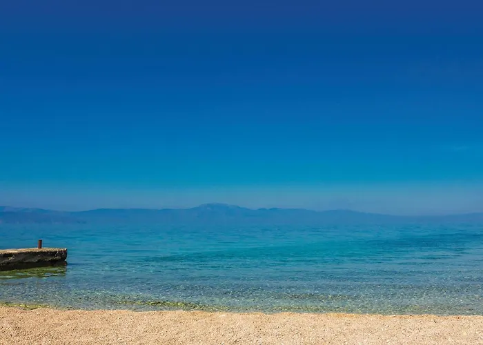 Σπίτι διακοπών 4 Bedroom Beautiful In Turcic Vantacici