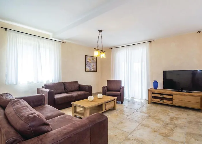 4 Bedroom Beautiful In Turcic Σπίτι διακοπών *
