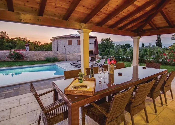 4 Bedroom Beautiful In Turcic Σπίτι διακοπών