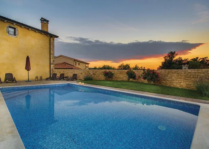 Σπίτι διακοπών 4 Bedroom Beautiful In Turcic *
