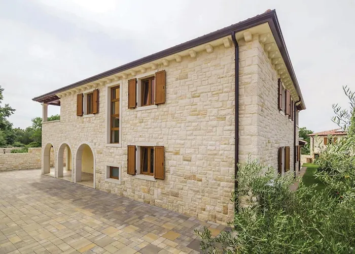 4 Bedroom Beautiful In Turcic Σπίτι διακοπών Vantacici