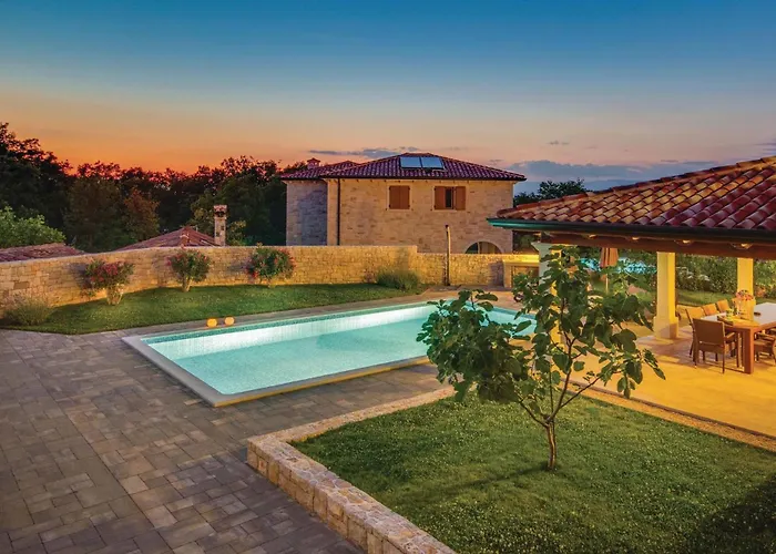 4 Bedroom Beautiful In Turcic
