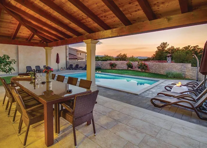 4 Bedroom Beautiful In Turcic Vantacici