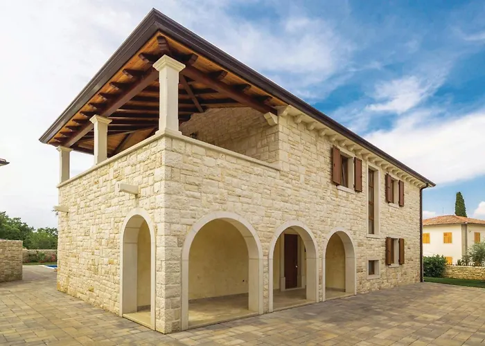 4 Bedroom Beautiful In Turcic *