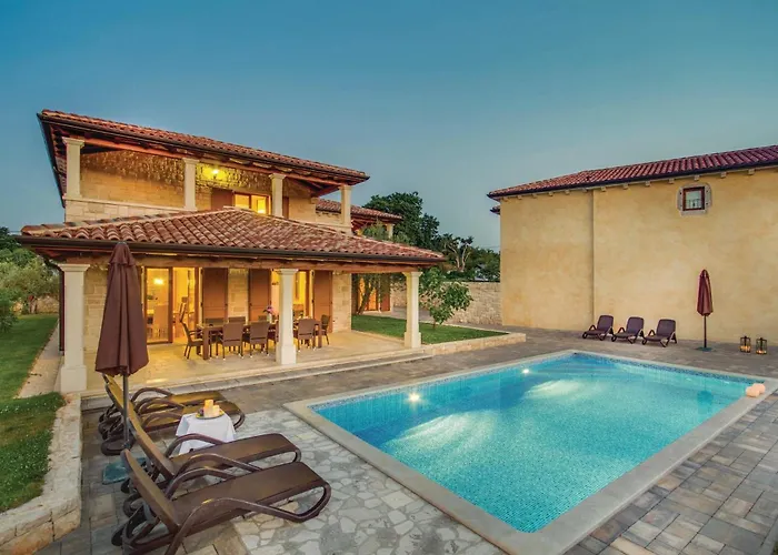 4 Bedroom Beautiful In Turcic Σπίτι διακοπών Vantacici