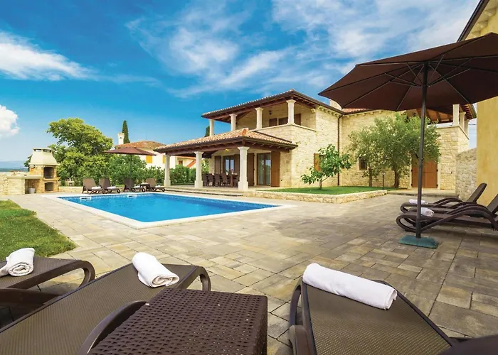 4 Bedroom Beautiful In Turcic