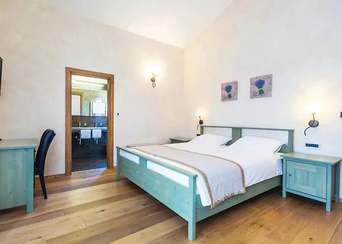 4 Bedroom Beautiful In Turcic Σπίτι διακοπών