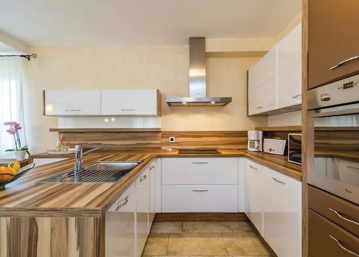 Σπίτι διακοπών 4 Bedroom Beautiful In Turcic *