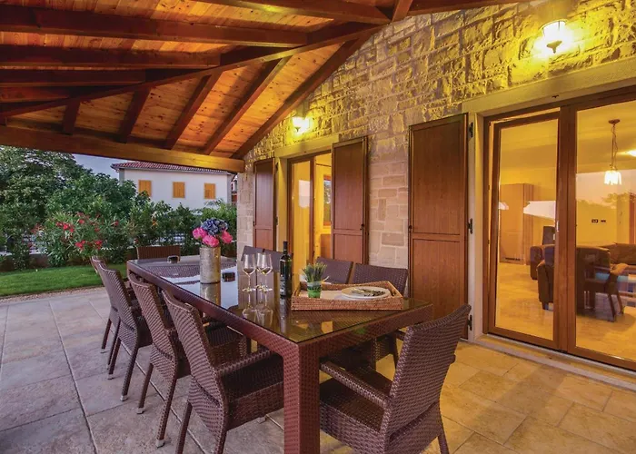 Σπίτι διακοπών 4 Bedroom Beautiful In Turcic *