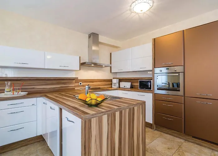 Σπίτι διακοπών 4 Bedroom Beautiful In Turcic *