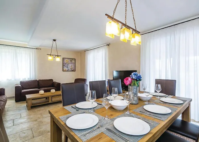 4 Bedroom Beautiful In Turcic *