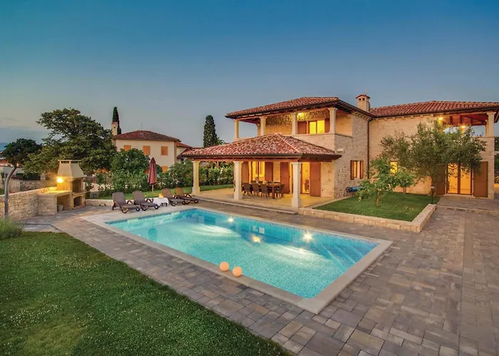 4 Bedroom Beautiful In Turcic Σπίτι διακοπών *