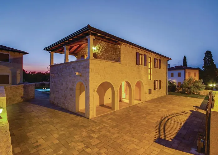 4 Bedroom Beautiful In Turcic * Vantacici