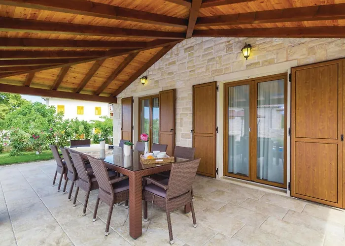 4 Bedroom Beautiful In Turcic Vantacici