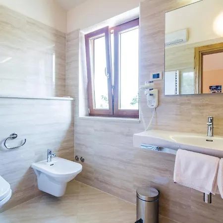 4 Bedroom Beautiful In Turcic